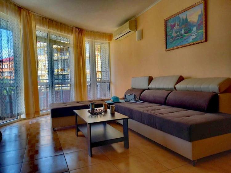 Central Plaza Apartment Солнечный берег Экстерьер фото