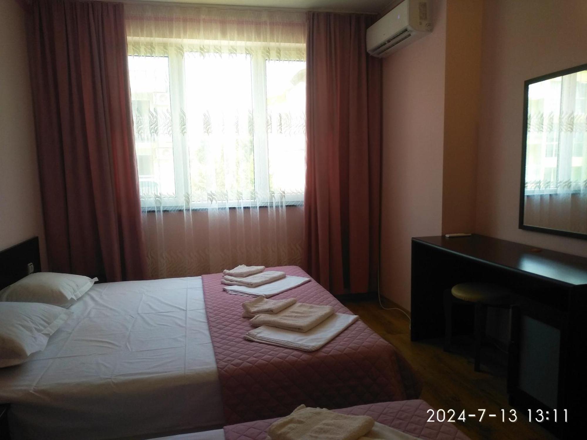 Central Plaza Apartment Солнечный берег Экстерьер фото